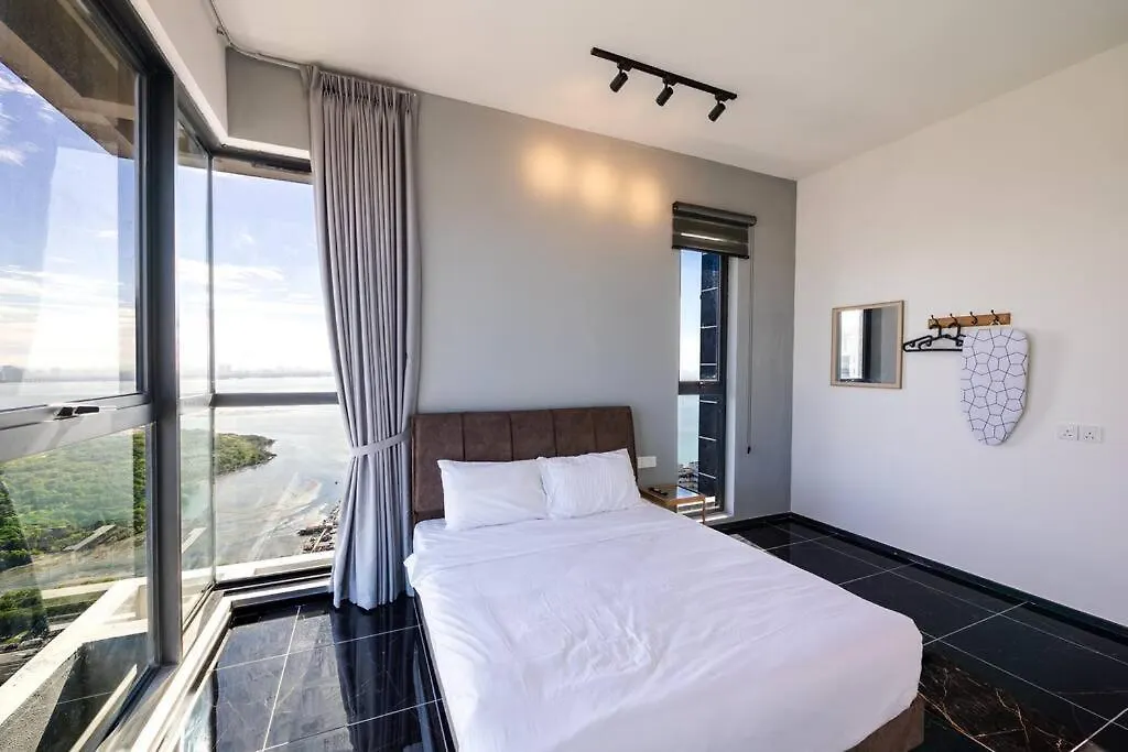 Urban Suites With Spectacular High Floor View #3Br #03 Jelutong Appartement