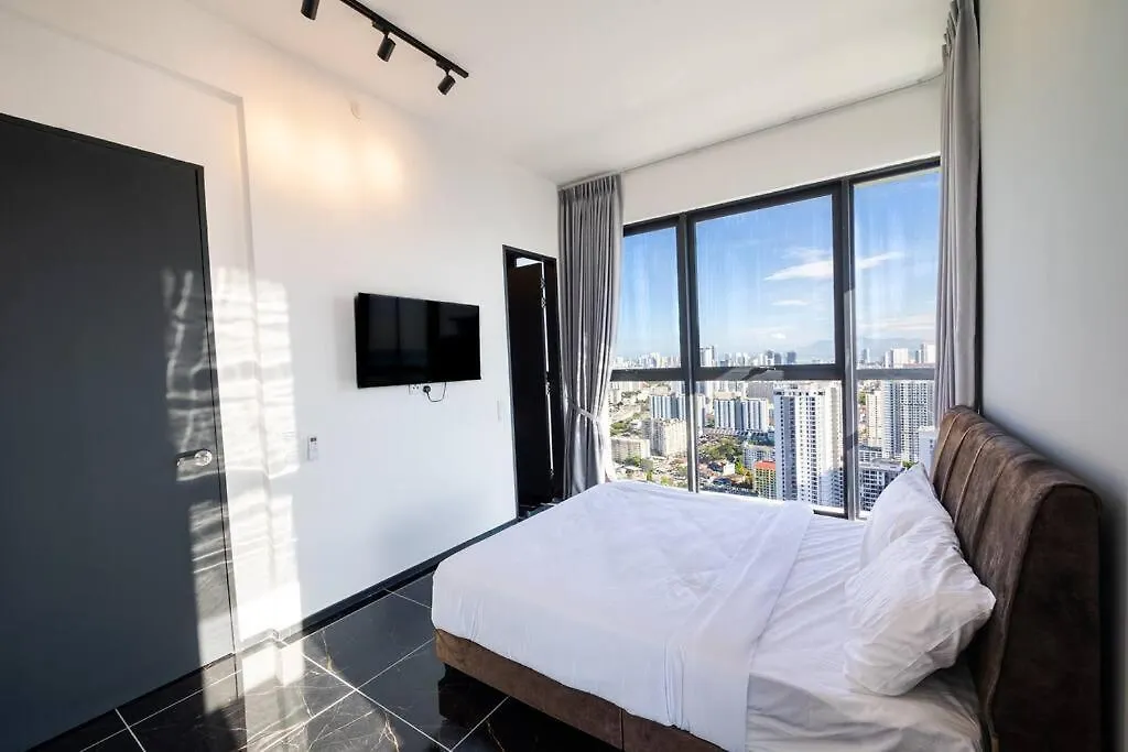 Urban Suites With Spectacular High Floor View #3Br #03 Jelutong 0*,  Malajzia